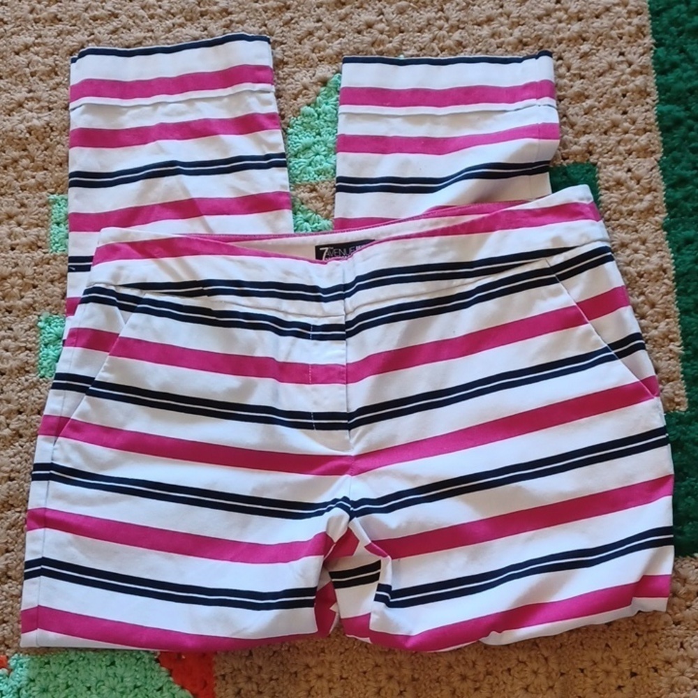 7thAvenue Design Studio New & Company White & Pink striped Capri Pants Stetch